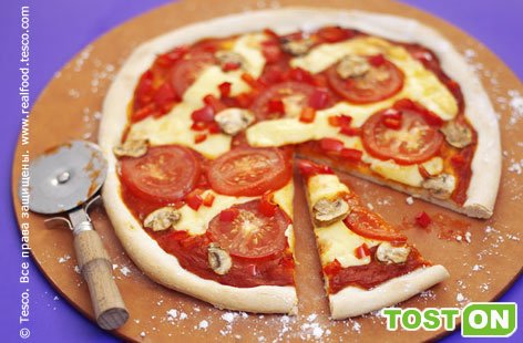 Пицца с томатами и сыром Чеддер